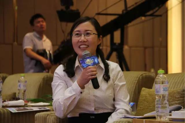 唐琼燕主任点评更终,武汉艾格眼科医院的吴岚医生与长沙爱尔眼科